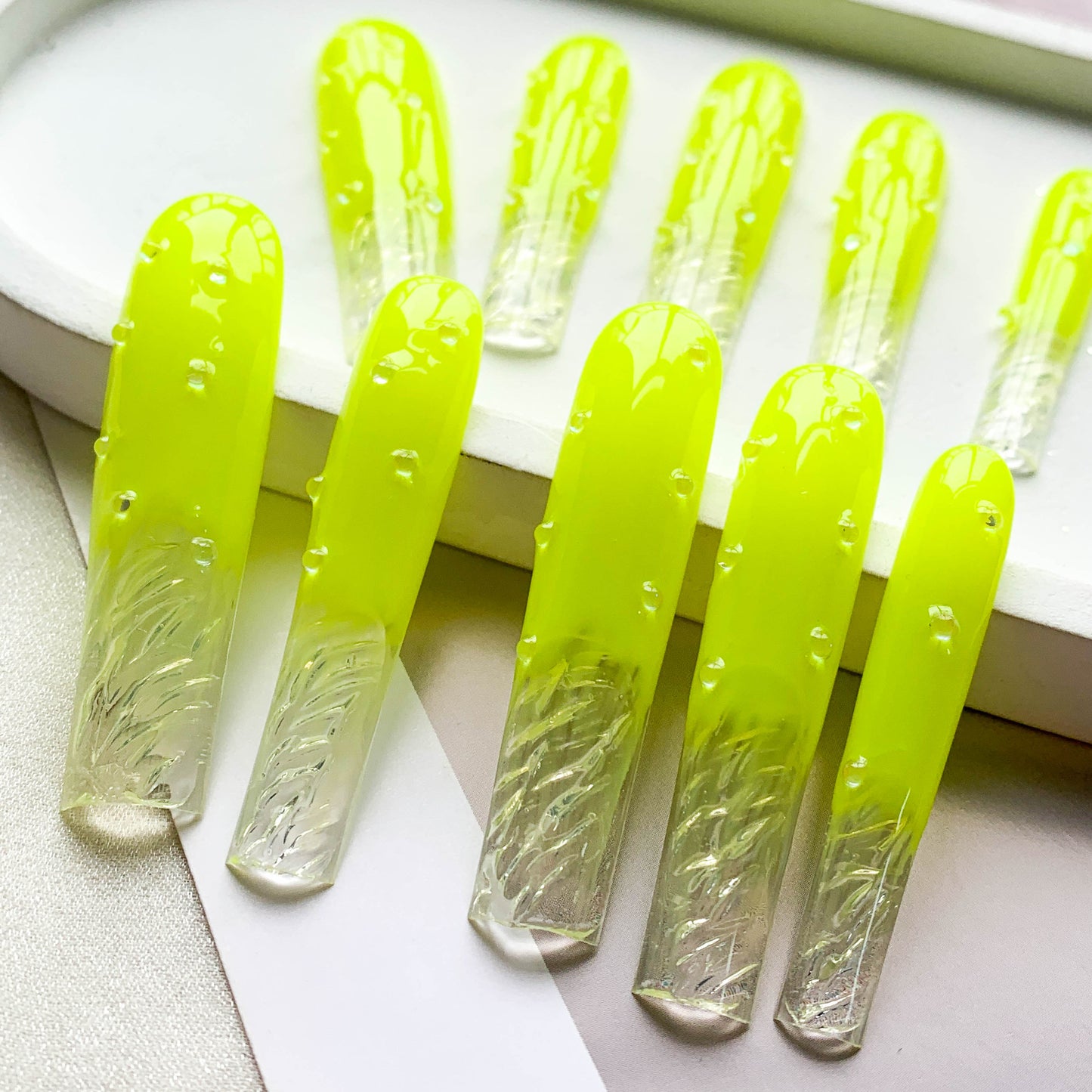 FC136 Fluorescent yellow fingertip water ripple