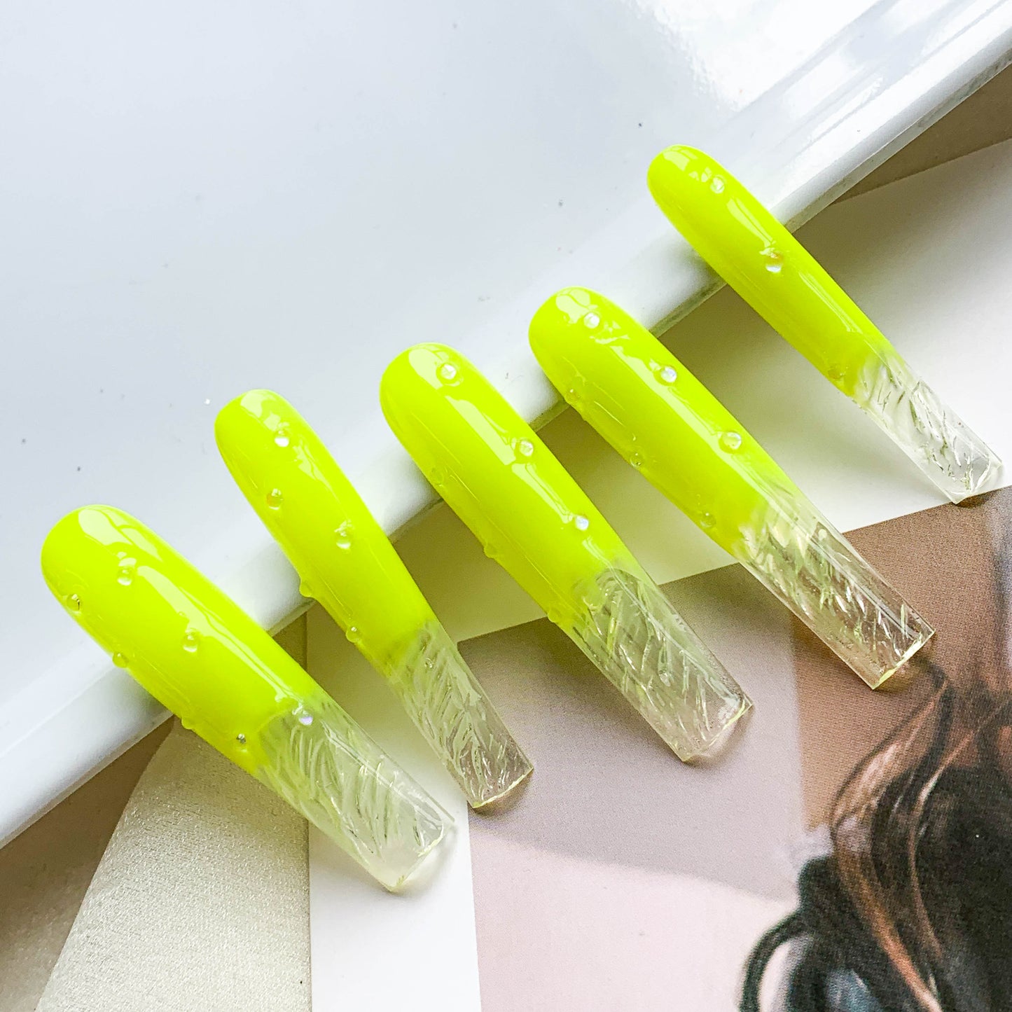 FC136 Fluorescent yellow fingertip water ripple