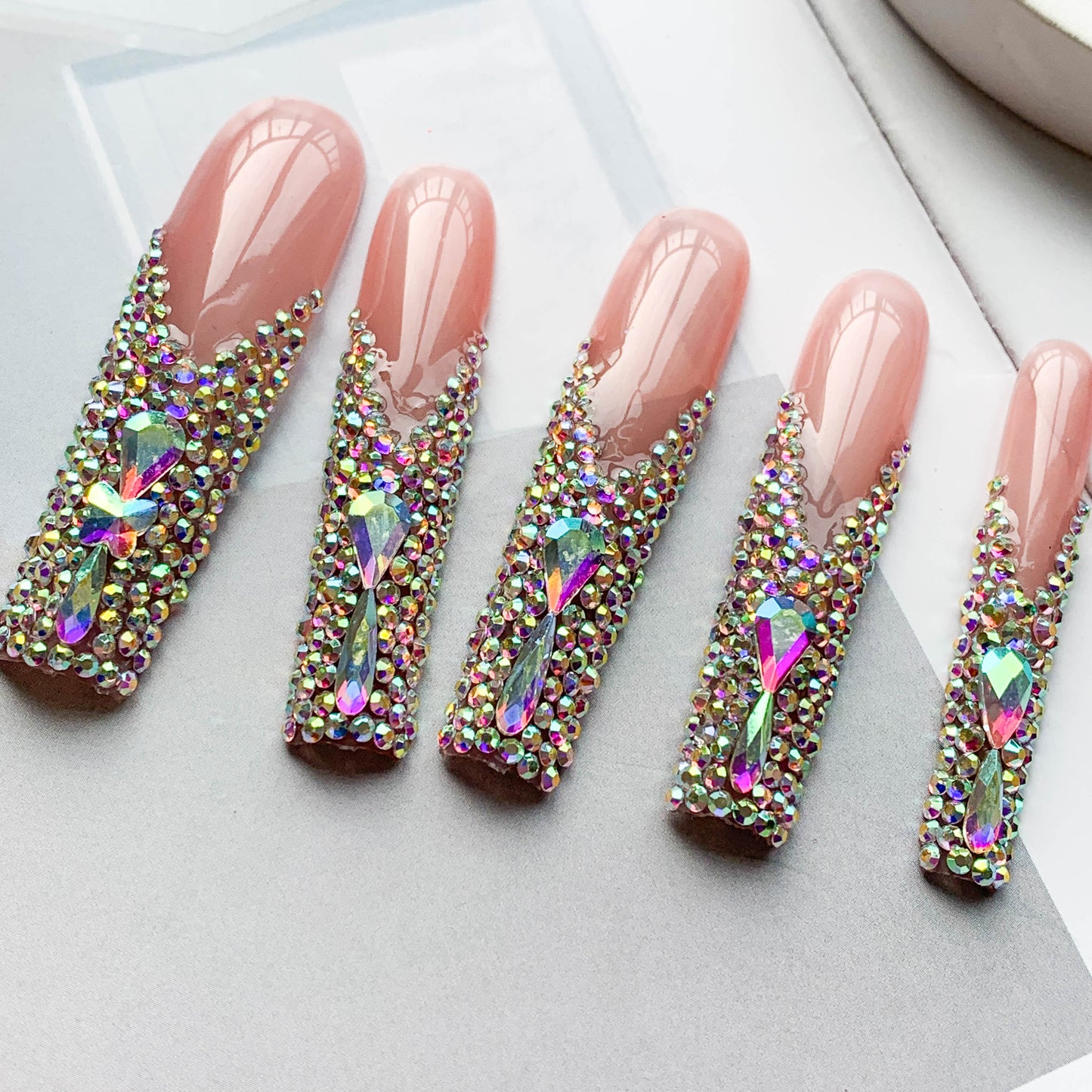 FC44 Nails covered with rhinestones Female favorite