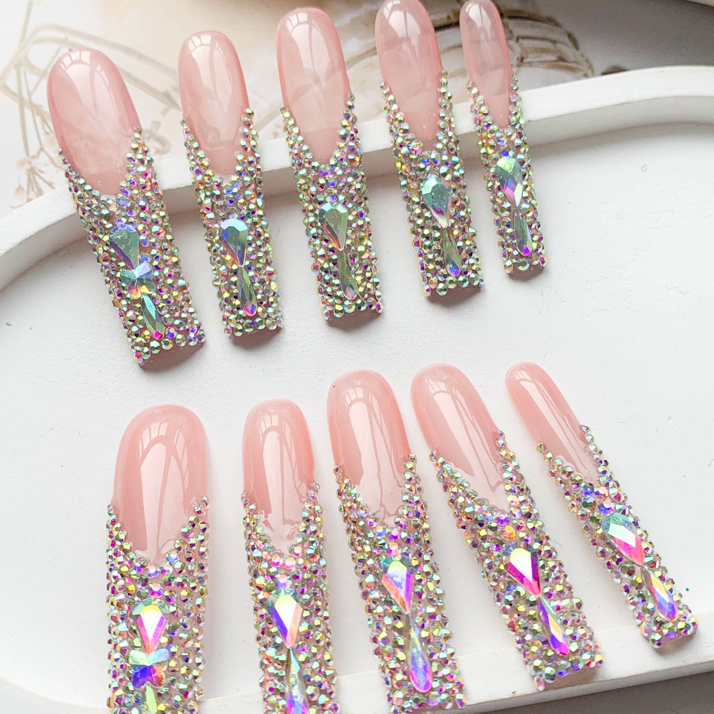 FC44 Nails covered with rhinestones Female favorite