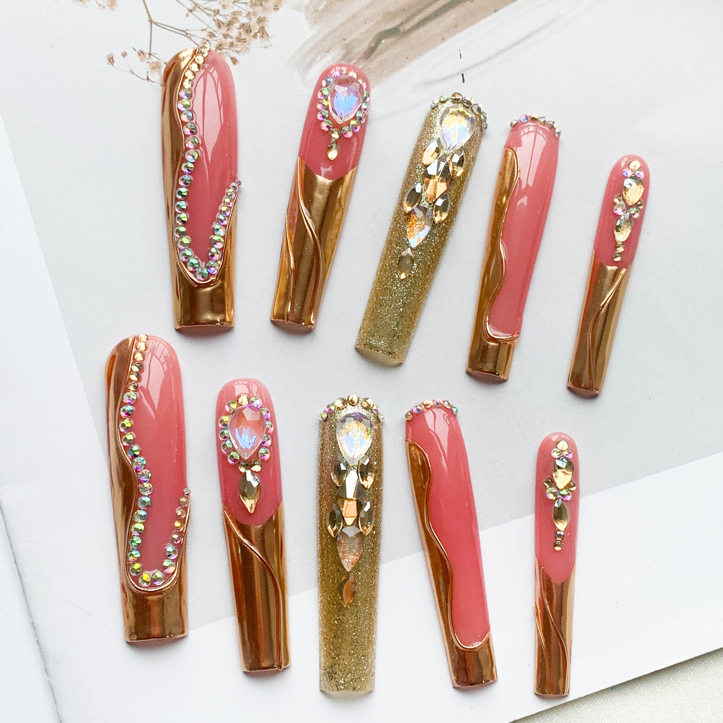 FC63 Gold irregular graphic nails