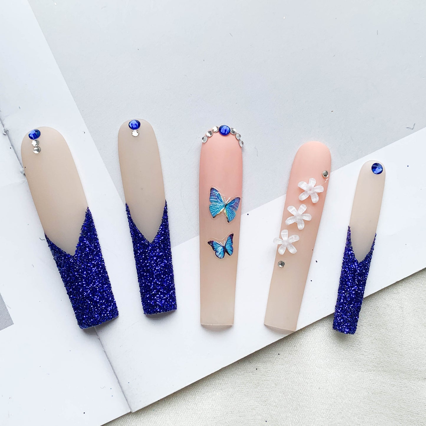 FC72 Blue geometric glitter nails